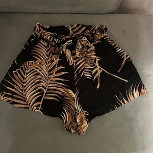 Women's Black and Tan Leaf Print Shorts